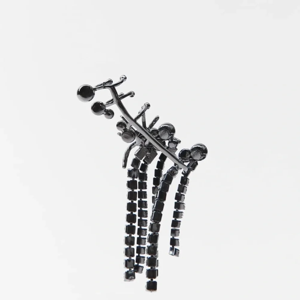 🌹NWT. Zara Anthracite Grey Metal Ear Cuff with Spider Detail and Rhinestone.